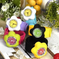 políček hodinky, Silikon, s Sklo & Zinek, Květina, platinové barvy á, pro děti, smíšené barvy, 40x40x16mm, Délka Cca 10 inch, 10PC/Lot, Prodáno By Lot