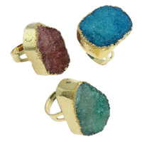 Druzy палец кольцо, Природный кварцевый, с Латунь, Комкообразная форма, плакирован золотом, регулируемый, разноцветный, 19-27mm, отверстие:Приблизительно 3mm, размер:7.5, 20ПК/Лот, продается Лот