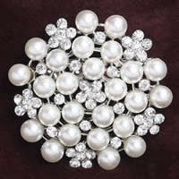 Műanyag Pearl bross, Cink ötvözet, -val ABS műanyag, Virág, platina színű bevont, utánzás gyöngy & strasszos, fehér, nikkel, ólom és kadmium mentes, 42x42mm, 10PC-k/Lot, Által értékesített Lot