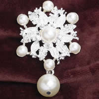 Plastové perly brož, Zinek, s ABS plast, Květina, platinové barvy á, imitace perla & s drahokamu, bílý, nikl, olovo a kadmium zdarma, 38x45mm, 10PC/Lot, Prodáno By Lot