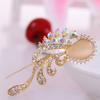 Cats Eye Brooch Zinc Alloy with Cats Eye Flower gold color plated with rhinestone nickel lead & cadmium free Sold By Lot