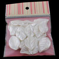 Plastique ABS perle Pendentif, feuille, blanc, 24x37x4mm, 100x170mm, Trou:Environ 1mm, 30PC/sac, Vendu par sac