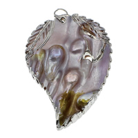 Nacre perles Pendentif, avec laiton, feuille, Placage de couleur platine, 42x62x8mm, Trou:Environ 6mm, 10PC/sac, Vendu par sac