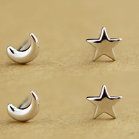Earrings neamhshiméadrach, 925 Sterling Silver, Moon agus Star, dath airgid plated, brushed, 5mm, 3x5mm, Díolta De réir Péire