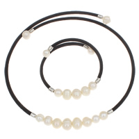 Přírodní Kultivované Sladkovodní Pearl šperky Soupravy, náramek & náhrdelník, s Velveteen kabel & Mosaz, Brambor, bílý, 8-9mm, Délka Cca 15.5 inch, Cca 8 inch, Prodáno By nastavit