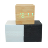 Montre de décoration de la table , bois, cube, LED, plus de couleurs à choisir, 60x60x60mm, Vendu par PC