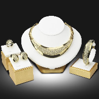 Conjuntos de joyería de aleación de zinc, brazale & anillo de dedo & pendiente & collar, chapado en color dorado, con diamantes de imitación, libre de níquel, plomo & cadmio, 20mm, 20x30mm, diámetro interior:aproximado 65mm, tamaño:8, longitud aproximado 17 Inch, aproximado 8 Inch, Vendido por Set