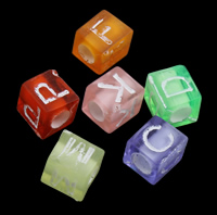 Grânulos acrílicos de alfabeto, acrilico, Cubo, transparente, cores misturadas, 7x6mm, Buraco:Aprox 2mm, Aprox 2200PCs/Bag, vendido por Bag