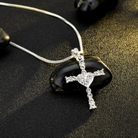 Zinc Alloy Jewelry Necklace with iron chain Cross platinum color plated box chain & with Austria rhinestone lead & cadmium free Sold Per Approx 17.7 Inch Strand