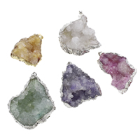 Ágata Natural Druzy Pendant, Ágata quartzo de gelo, with fiança de ferro, Pepitas, banhado, estilo druzy, cores misturadas, 34x42x15mm-41x52x33mm, Buraco:Aprox 3x5mm, 10PCs/Bag, vendido por Bag