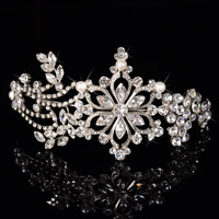 Krone, Zinklegierung, mit ABS-Kunststoff-Perlen & Kristall, Blume, silberfarben plattiert, für Braut & facettierte & mit Strass, frei von Blei & Kadmium, 130x72mm, verkauft von PC