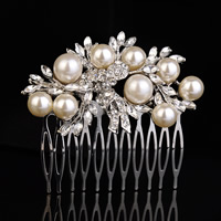 Braut Dekoratives Haarkämmchen, Zinklegierung, mit ABS-Kunststoff-Perlen & Kristall, silberfarben plattiert, für Braut & facettierte & mit Strass, frei von Blei & Kadmium, 72x62mm, verkauft von PC