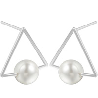 Pendientes de Perno en Latón, metal, con Perlas de plástico ABS, Triángulo, chapado en plata real, para mujer, libre de plomo & cadmio, 14.9x7.8mm, Vendido por Par