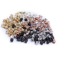 Perles bijoux en laiton, Placage, Coupe de fleurs, plus de couleurs à choisir, protéger l'environnement, sans nickel, plomb et cadmium, 4x5x4mm, Trou:Environ 1.5mm, Environ 500PC/sac, Vendu par sac