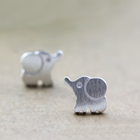 Goujon Laiton, éléphant, Plaqué d'argent, protéger l'environnement, sans nickel, plomb et cadmium, 6x7mm, Vendu par paire