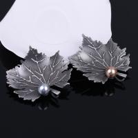 Plastic perle broche, Zinc Alloy, med ABS plastik perle, Leaf, antik sølv farve forgyldt, for kvinde, flere farver til valg, bly & cadmium fri, 70x70mm, Solgt af PC