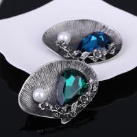 Crystal Brooch Zinc Alloy with ABS Plastic Pearl & Crystal antique silver color plated for woman & faceted lead & cadmium free Sold By PC
