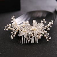 Braut Dekoratives Haarkämmchen, Zinklegierung, mit ABS-Kunststoff-Perlen, Blume, silberfarben plattiert, für Braut & mit Strass, frei von Blei & Kadmium, 75x120mm, verkauft von PC