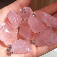 quartz rose Pendentif, avec laiton, pepite, Placage de couleur platine, rose, 25-30mm, Trou:Environ 2mm, Vendu par PC