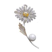 laiton broche, avec perle de verre, fleur, Placage, pavé de micro zircon & pour femme, protéger l'environnement, sans nickel, plomb et cadmium, 31x62mm, Vendu par PC