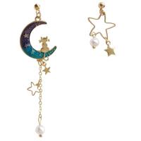 Zinklegierung asymmetrische Ohrringe, mit ABS-Kunststoff-Perlen, Mond und Sterne, goldfarben plattiert, verschiedene Stile für Wahl & für Frau & Emaille, keine, frei von Nickel, Blei & Kadmium, 20x74mm,17x35mm, verkauft von Paar