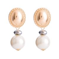 Boucles d'oreilles en alliage de zinc, avec Acrylique, Placage de couleur d'or, pour femme & avec les perles en plastique, blanc, protéger l'environnement, sans nickel, plomb et cadmium, 25x62mm, Vendu par paire