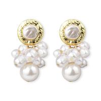 Plastic Pearl Drop Earring, met Zinc Alloy, gold plated, voor vrouw, wit, nikkel, lood en cadmium vrij, 51x32mm, Verkocht door pair