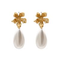 Pendientes de Aleación de Zinc, con Perlas plásticas, Flor, chapado, para mujer, dorado, 42x16mm, Vendido por Par