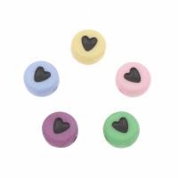 Acryl Schmuck Perlen, flache Runde, mit einem Muster von Herzen, gemischte Farben, 4x7mm, Bohrung:ca. 1mm, ca. 3700PCs/Tasche, verkauft von Tasche