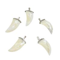 Natural White Shell Hangers, met Messing, Wolf Tooth, platinum plated, wit, 37x14x6mm, Gat:Ca 2mm, Ca 10pC's/Bag, Verkocht door Bag