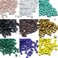 Perles en verre de mode, cube, vernis au four, DIY & grand trou, plus de couleurs à choisir, 4x4mm, Environ 450sol/sac, Vendu par sac