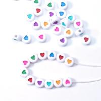 Perle acrylique, Plat rond, Placage, durable & DIY & avec le motif de coeur, plus de couleurs à choisir, 7x2mm, 100PC/sac, Vendu par sac