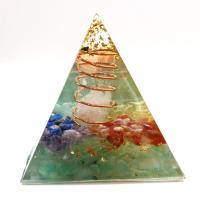 Natürlicher Quarz Pyramid Dekoration, mit Natürlicher Kies, für Frau, 50x50x50mm, verkauft von Strang