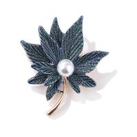 Zinc Alloy Brooches with Plastic Pearl Maple Leaf plated fashion jewelry & Unisex nickel lead & cadmium free Sold By PC