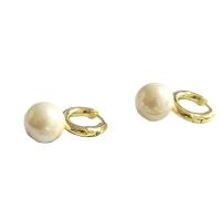 Huggie Hoop Drop Ohrringe, Messing, mit Kunststoff Perlen, goldfarben plattiert, für Frau, weiß, frei von Nickel, Blei & Kadmium, 15x19x33mm, verkauft von Paar