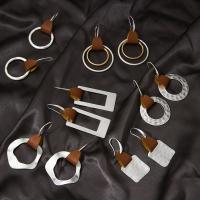 Boucles d'oreilles pendantes en laiton, avec cuir PU, bijoux de mode, plus de couleurs à choisir, Vendu par paire
