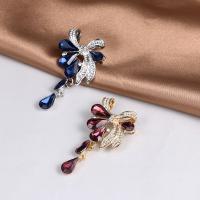 Zinklegering broches, Zinc Alloy, met Bergkristal, Draagbare & mode sieraden, meer kleuren voor de keuze, Verkocht door PC
