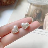 Zinklegierung Ohrstecker, mit Kunststoff Perlen, Modeschmuck, weiß, verkauft von Paar