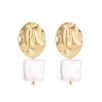 Boucles d'oreilles en alliage de zinc, avec perle de plastique, Placage de couleur d'or, pour femme, blanc, protéger l'environnement, sans nickel, plomb et cadmium, 20x42mm, Vendu par paire
