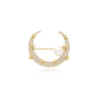 Broche bijoux de mode, laiton, avec zircon cubique & perle de plastique, lune, doré, 2.3x2.6cm, Vendu par PC