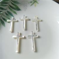 Pingentes de concha, Cruz, joias de moda & DIY, branco, 16x28mm, vendido por PC