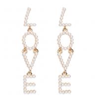 Zinklegierung Ohrringe, mit Kunststoff Perlen, goldfarben plattiert, für Frau, weiß, frei von Nickel, Blei & Kadmium, 15x70mm, verkauft von Paar