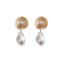 Boucles d'oreilles en alliage de zinc, avec perle de plastique, Placage de couleur d'or, pour femme, 20x50mm, Vendu par paire