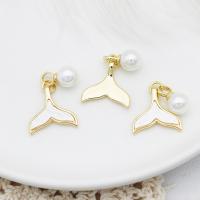 Bijoux pendentifs en laiton, avec coquille blanche & perle de plastique, Queue de sirène, Plaqué or 18K, 18x17mm, Vendu par PC
