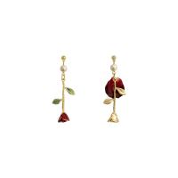 Boucles d'oreilles en alliage de zinc, avec Fleurs séchées & perle de plastique, Rose, Placage de couleur d'or, styles différents pour le choix, rouge, 20x60mm, 10pairescouple/lot, Vendu par lot