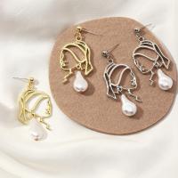 Zinklegierung Ohrringe, mit Perlen, Mädchen, plattiert, für Frau & hohl, keine, frei von Nickel, Blei & Kadmium, 57x26mm, verkauft von Paar