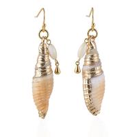 Boucles d'oreilles coquillage, coquille, avec perle & alliage de zinc, conque, pour femme, doré, 48x11mm, Vendu par paire