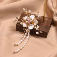 Freshwater Pearl Brooch with Brass Branch for woman green 105mm Sold By PC