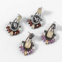Boucles d'oreilles en alliage de zinc, avec strass acrylique, bijoux de mode & pour femme, plus de couleurs à choisir, 35x23mm, Vendu par paire