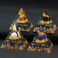 résine Décoration pyramide, avec Feuille d'or & pierre gemme, poli, différents matériaux pour le choix, 60x60mm, Vendu par PC